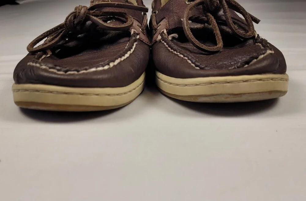 Sperry brand top